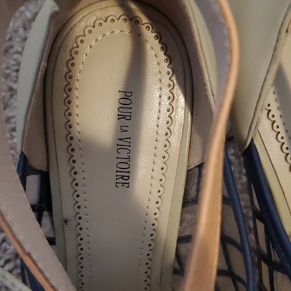 High Heals - Picture 3 of 3